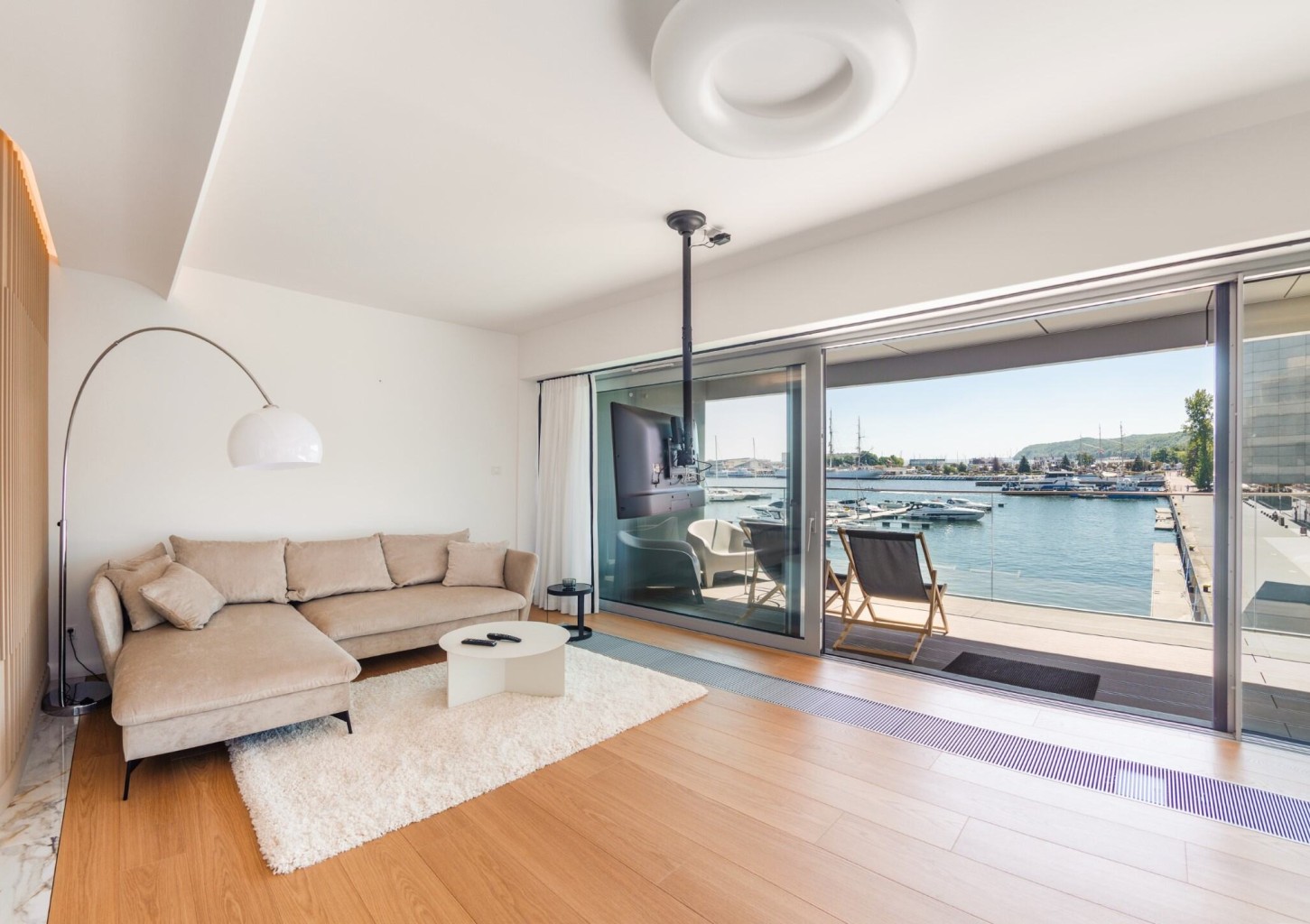 Pobyt w Luksusowym Apartamencie Yacht Park (2 Noce, 1-4 Osoby) | Flatbook Apartments | Gdynia