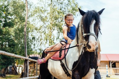 Hipoterapia dla Dziecka i Rodziców | Pławno-Prezent na Dzień Dziecka_S