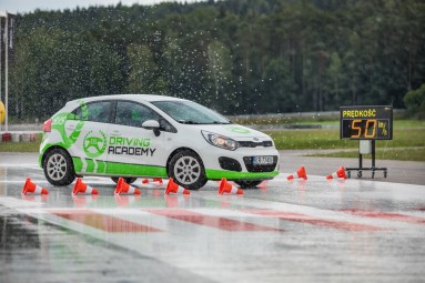 Szkolenie z Doskonalenia Bezpiecznej Jazdy z Noclegiem dla Dwojga | Kielce-Prezent dla Pary_P