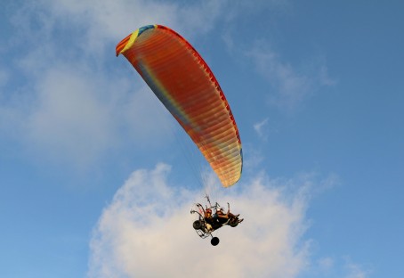 Lot Motoparalotnią dla Przyjaciół (15 minut) | Wiele Lokalizacji