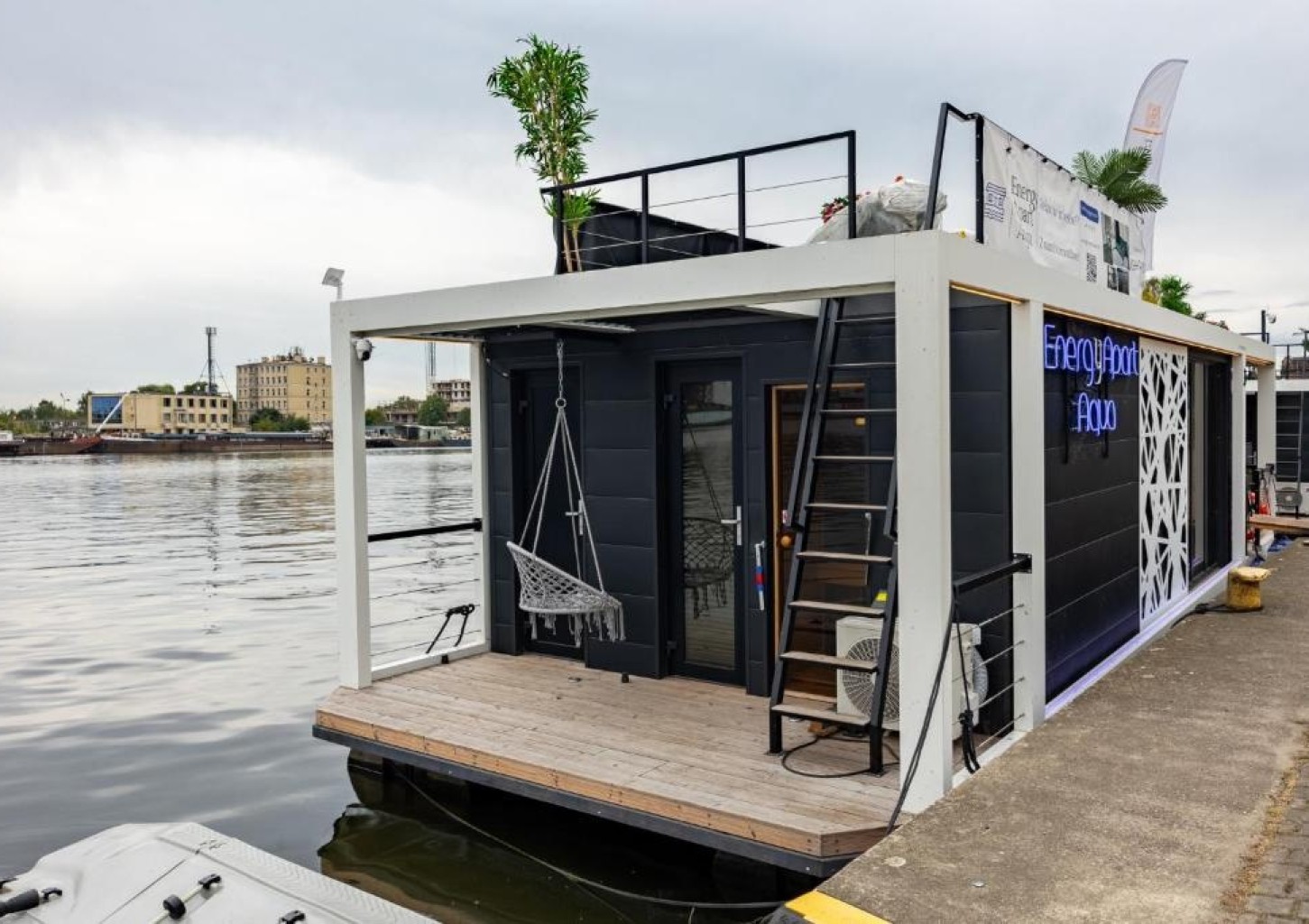 Odprężający Pobyt w Domku na Wodzie (2 Noce, 1-4 Osoby) | Energy Apartments | Szczecin