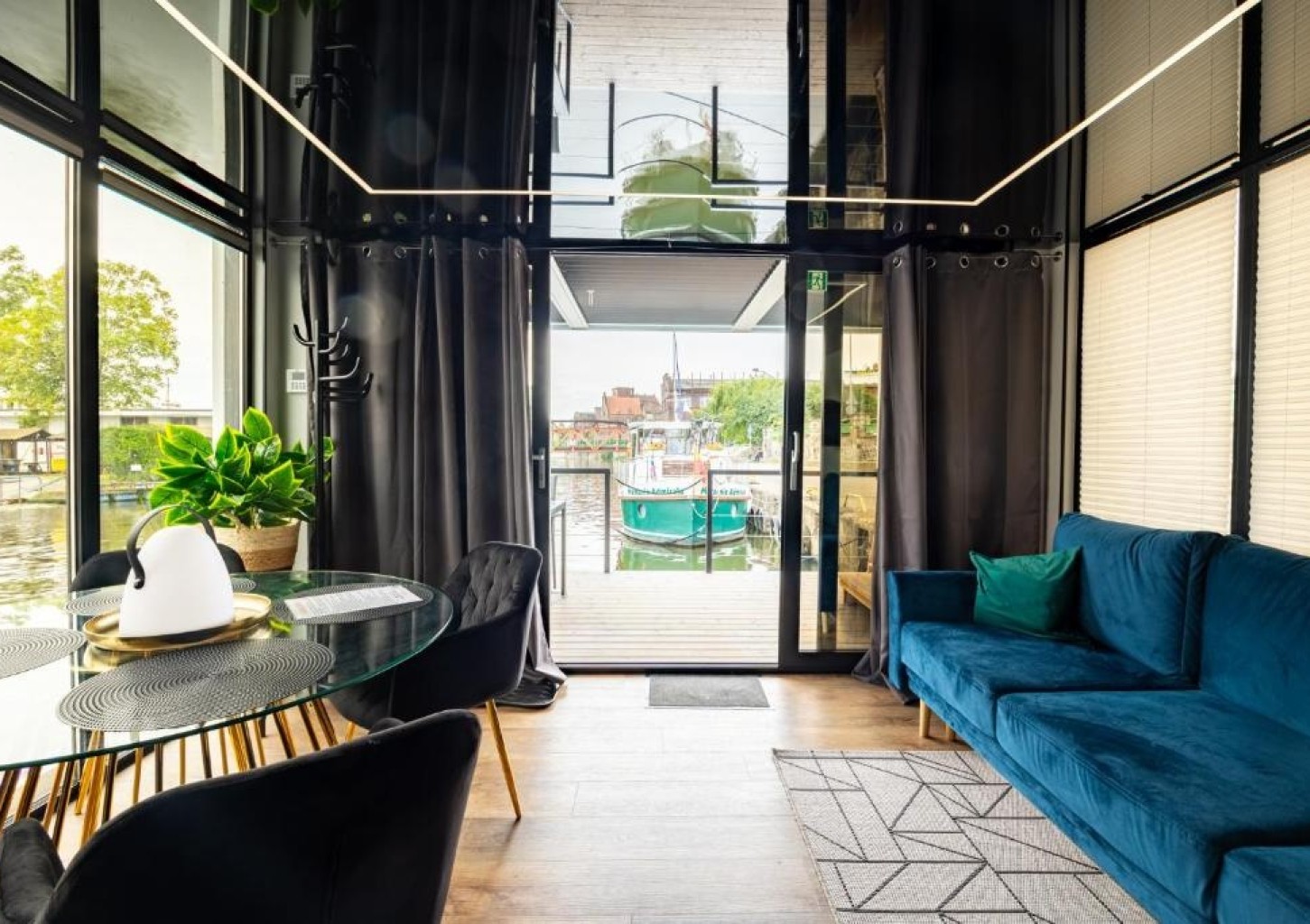 Pobyt w Domku na Wodzie (3 Noce, 1-6 Osób) | Energy Apartments | Szczecin