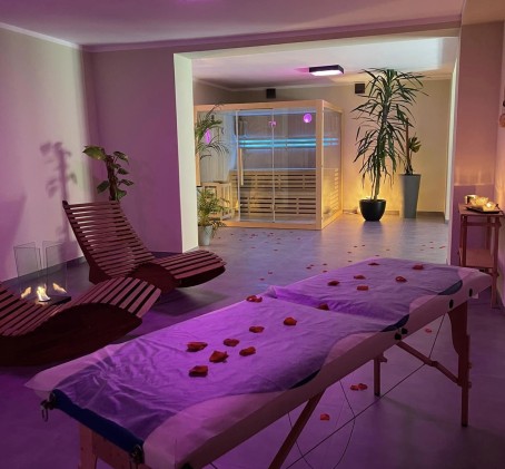 Relaks w SPA na Wyłączność z Masażem, Sushi i Butelką Wina dla Dwojga | Zabrze