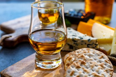 Luksusowa Degustacja Whisky z Foodparingiem | Wiele Lokalizacji-Prezent dla Niej_S