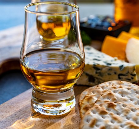 Luksusowa Degustacja Whisky z Foodpairingiem | Wiele Lokalizacji