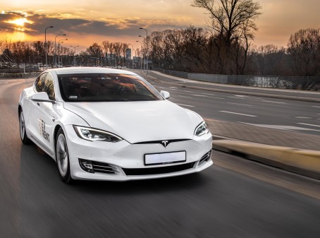 Jazda Teslą Model S (45 minut) | Wiele Lokalizacji