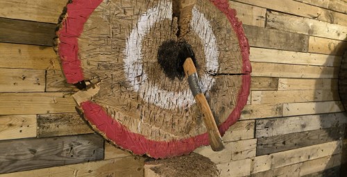 Rzucanie Siekierami do Celu (3-4 Osoby) | Katowice-Prezent dla Przyjaciół_P