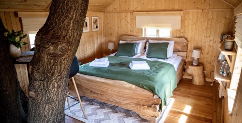 Pobyt w Domku na Drzewie (1 Noc, 2 Osoby) | Skansen Bicz Family & SPA | Stare Miasto-Prezent dla Małżeństwa_P