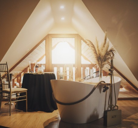 Romantyczny Pobyt w Apartamencie (1 Noc, 2 Osoby) | Skansen Bicz Family & SPA | Bicz