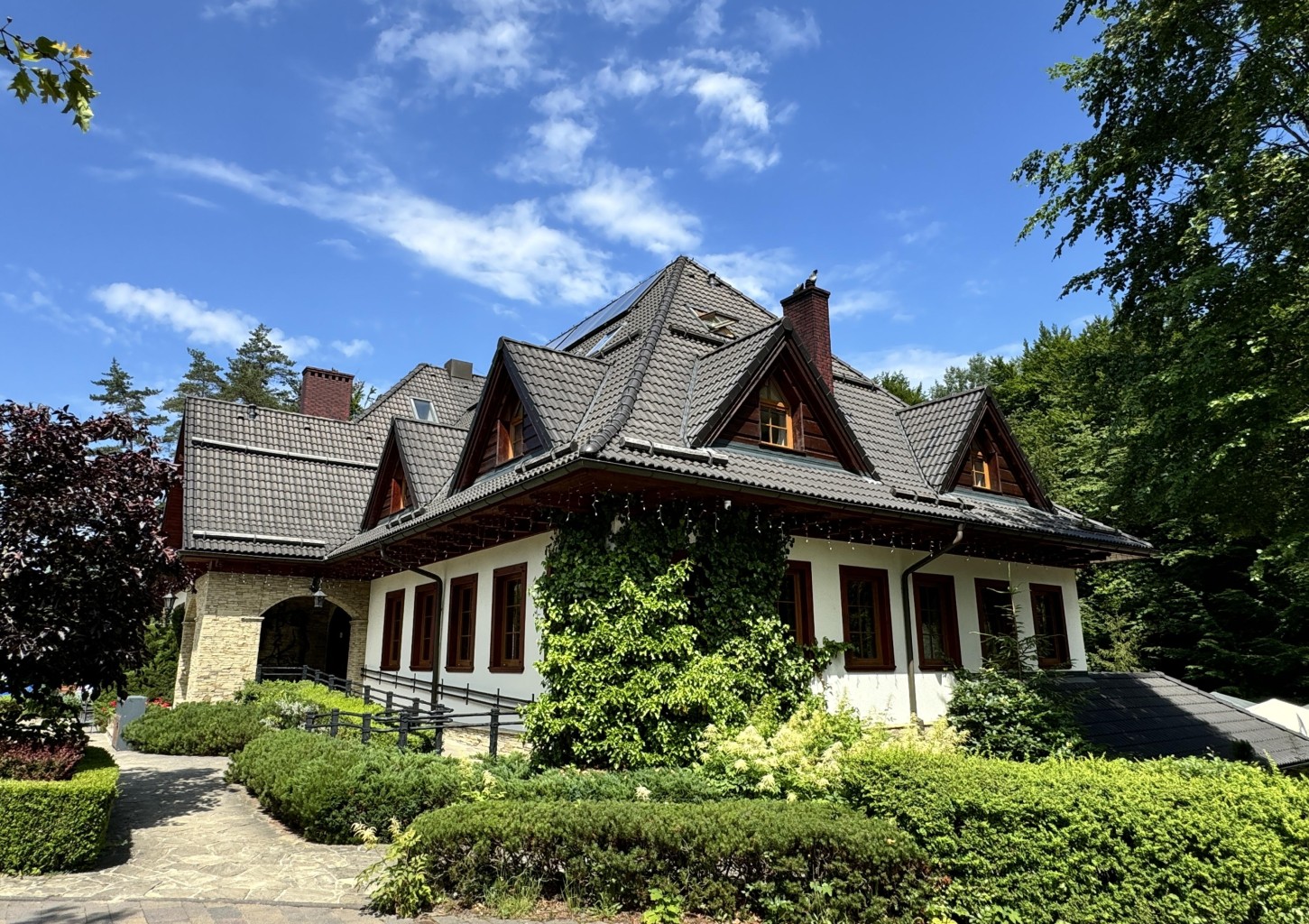 Urokliwy Pobyt w Beskidach (2 Noce, 2 Osoby) | Oberża Czarny Groń | Rzyki