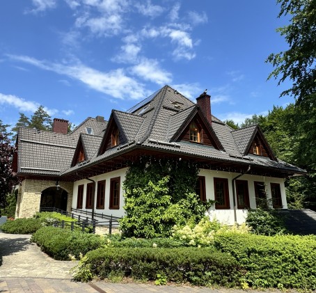 Urokliwy Pobyt w Beskidach (2 Noce, 2 Osoby) | Oberża Czarny Groń | Rzyki