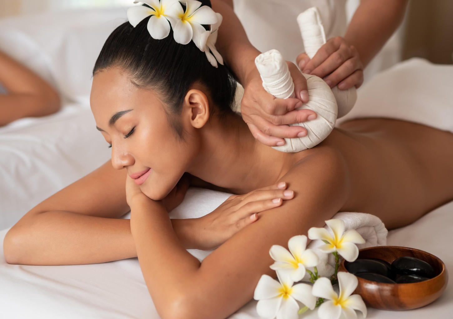 Masaż Stemplami Ziołowymi (120 minut) | Warszawa | Wrocław