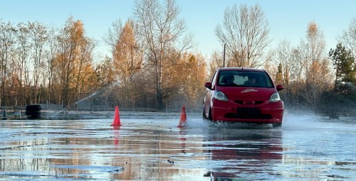 Szkolenie na Płycie Poślizgowej dla Dwojga (150 minut) | Legionowo (okolice) | Prezent na Rocznicę_P