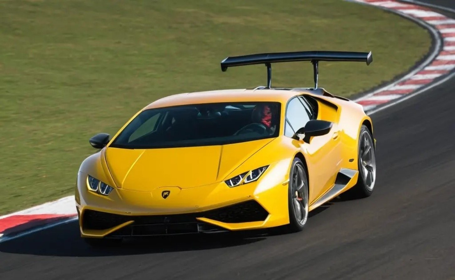 Jazda Lamborghini Huracan | 2 okrążenia | Wiele Lokalizacji