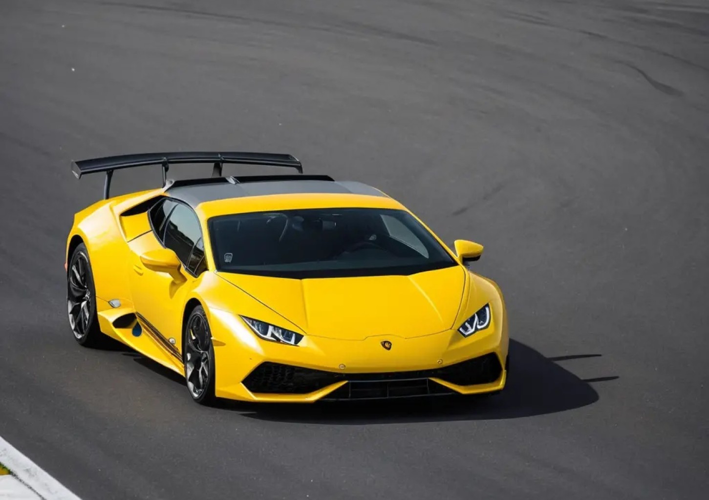 Jazda Lamborghini Huracan | 3 okrążenia | Wiele lokalizacji