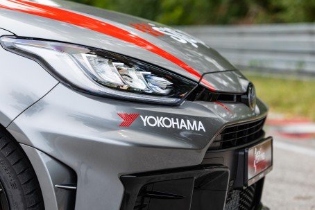 Jazda Toyotą GR Yaris | 2 okrążenia | Wiele Lokalizacji
