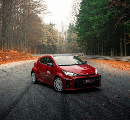Jazda Toyotą GR Yaris | 5 okrążeń | Wiele Lokalizacji