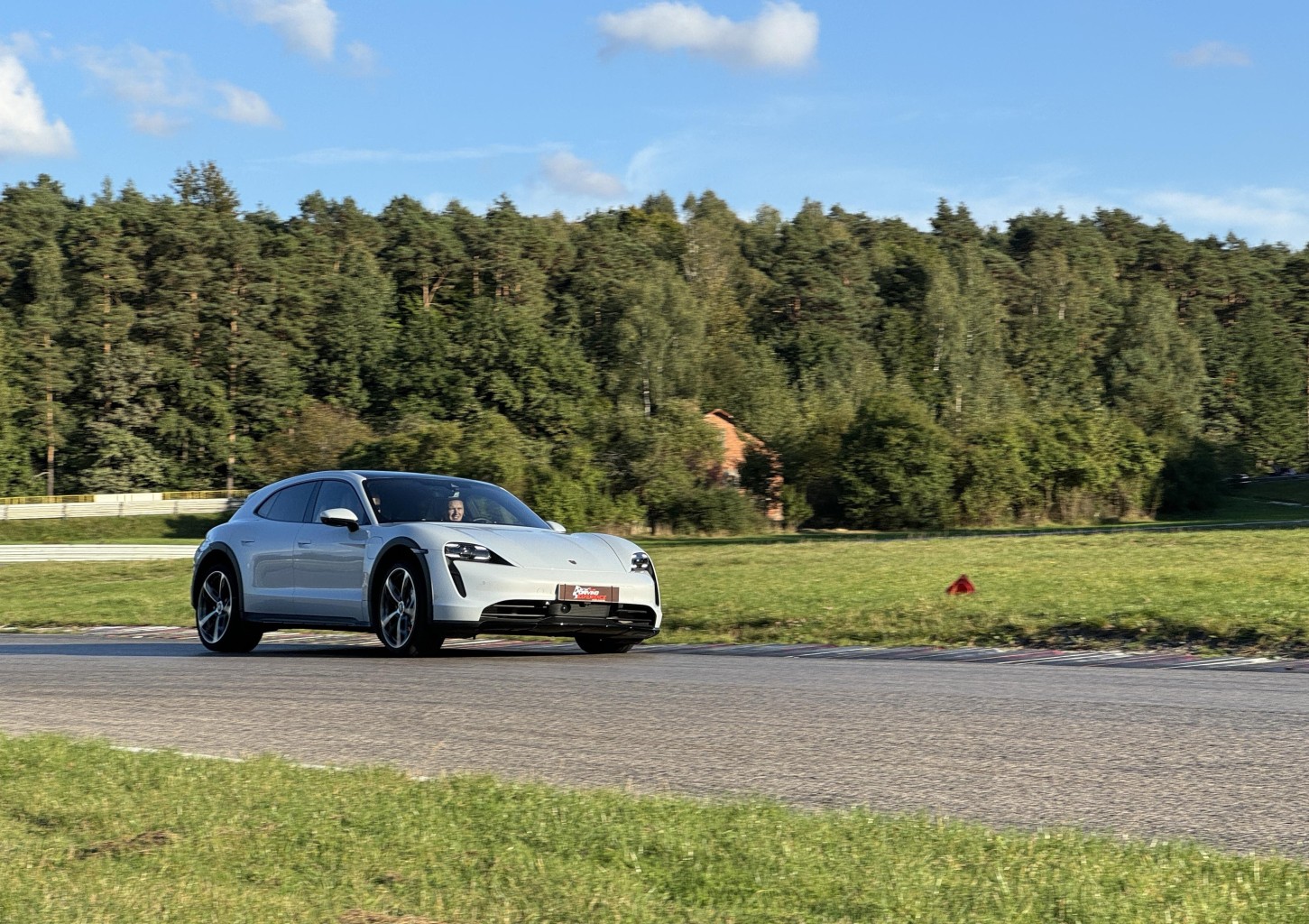 Jazda Porsche Taycan Cross Turismo 4S Performance Plus dla Dwojga | 1 okrążenie | Kielce