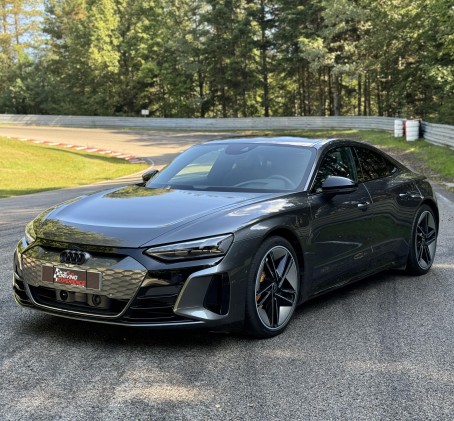Jazda Audi E-tron GT dla Dwojga | 2 okrążenia | Kielce