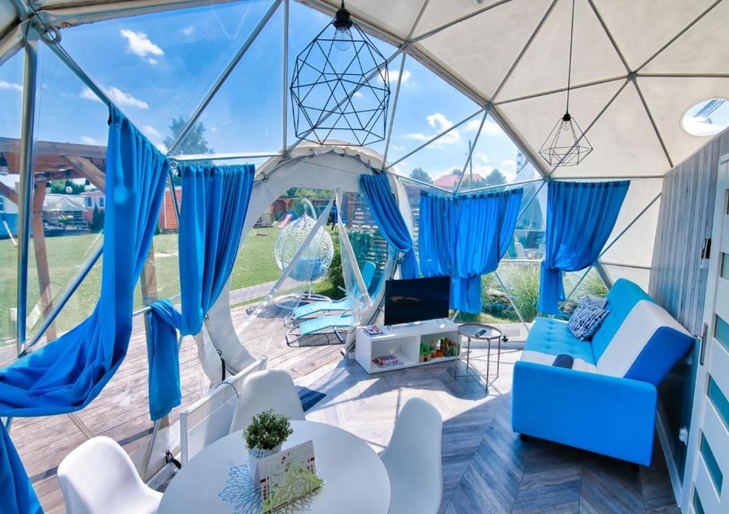 Romantyczny Glamping z Jacuzzi na Wyłączność (2 Noce, 2 Osoby) | Holiday Park | Zator