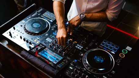 Sesja DJ-ska z Instruktorem | Łódź | Prezent dla Przyjaciela_S