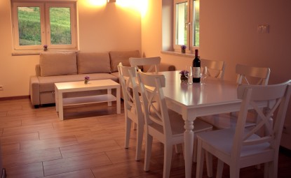 Romantyczny Pobyt w Domku w Winnicy (2 Noce, 2 Osoby) | Janowice | Prezent dla Małżeństwa_P