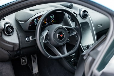 Poprowadź McLaren 570GT | 10 okrążeń | Wiele Lokalizacji | Prezent na Rocznicę_P
