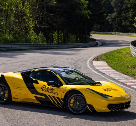 Poprowadź Ferrari 458 Italia | 10 okrążeń | Wiele Lokalizacji