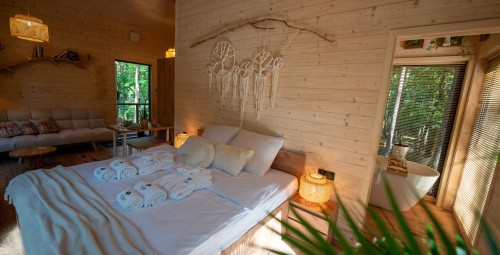 Weekendowy Pobyt w Domku na Drzewie (2 Noce, 2 Osoby) | Tree Houses | Olszanka-Prezent na Rocznicę Ślubu_P