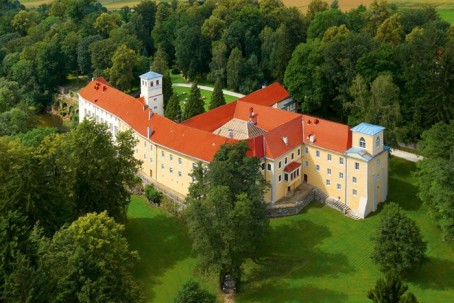  Odprężający Pobyt w Zamku (1 Noc, 2 Osoby) | Hotel Zamek na Skale | Trzebieszowice