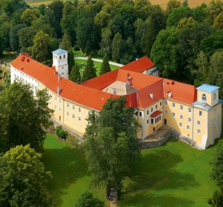 Odprężający Pobyt w Zamku (1 Noc, 2 Osoby) | Hotel Zamek na Skale | Trzebieszowice
