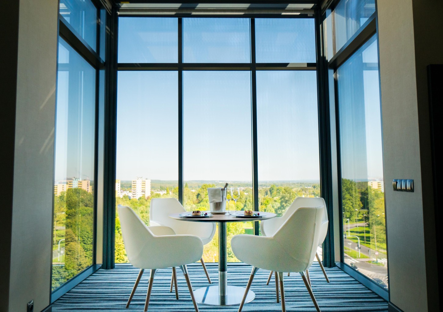 Romantyczny Pobyt w Apartamencie (1 Noc, 2 Osoby) | Holiday Inn Dąbrowa Górnicza | Dąbrowa Górnicza