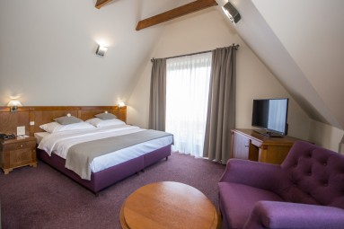 Rekreacyjny Pobyt (2 Noce, 2 Osoby) | Hotel Redyk | Ząb | Prezent na Święta_P