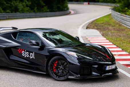 Poprowadź Chevroleta Corvette C8 | 1 okrążenie | Wiele Lokalizacji