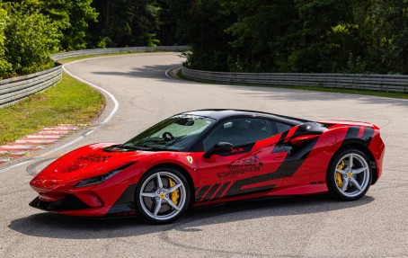 Poprowadź Ferrari F8 | 1 okrążenie | Wiele Lokalizacji