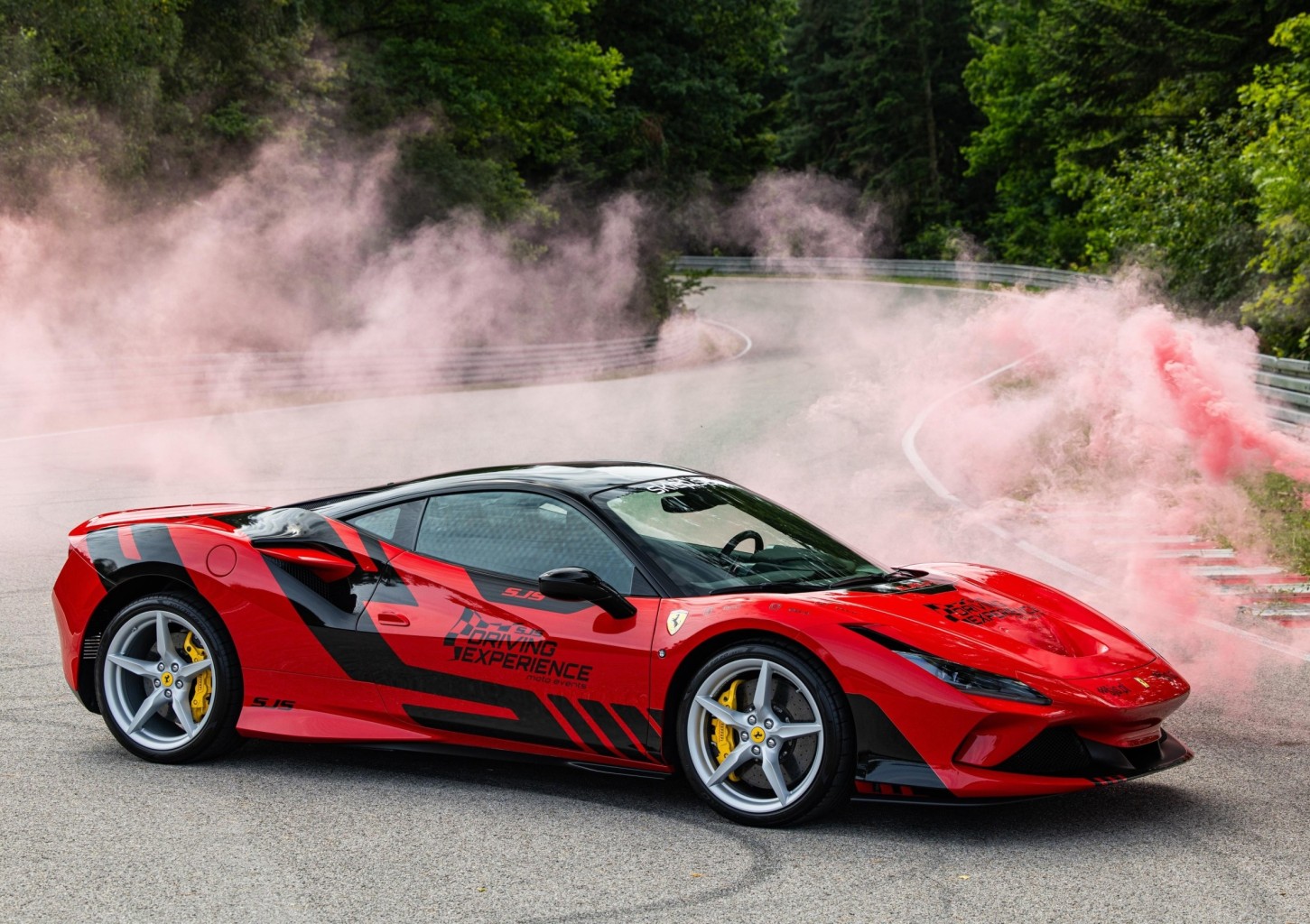Poprowadź Ferrari F8 | 1 okrążenie | Wiele Lokalizacji