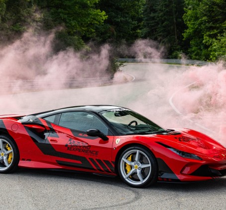 Poprowadź Ferrari F8 | 1 okrążenie | Wiele Lokalizacji