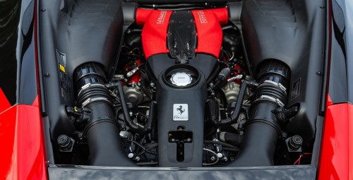 Poprowadź Ferrari F8 | 2 okrążenia | Wiele Lokalizacji-Prezent dla Ukochanego_P