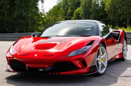 Poprowadź Ferrari F8 | 2 okrążenia | Wiele Lokalizacji