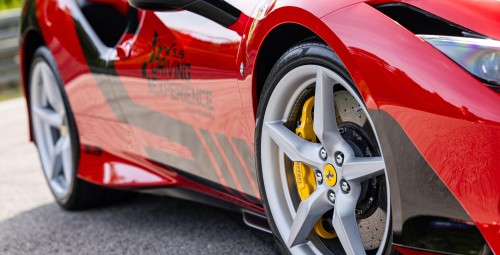 Poprowadź Ferrari F8 | 3 okrążenia | Wiele Lokalizacj-Prezent dla Żony_P