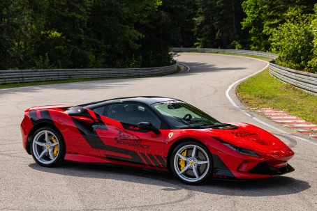 Poprowadź Ferrari F8 | 5 okrążeń | Wiele Lokalizacji