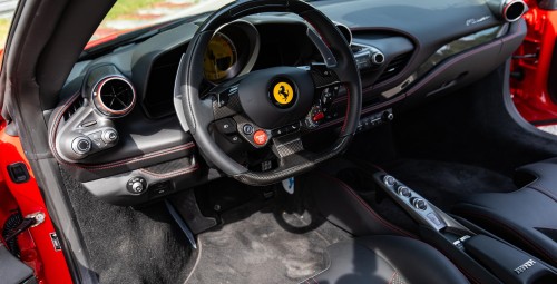 Poprowadź Ferrari F8 | 5 okrążeń | Wiele Lokalizacji-Prezent dla Wujka_P