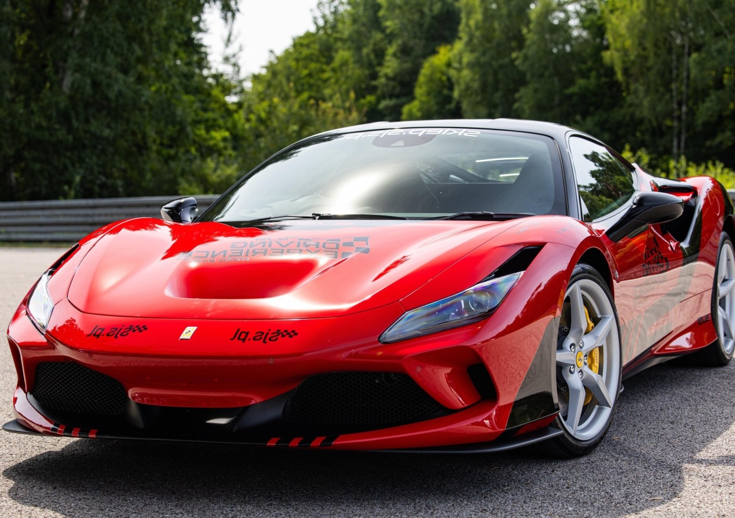 Poprowadź Ferrari F8 | 5 okrążeń | Wiele Lokalizacji