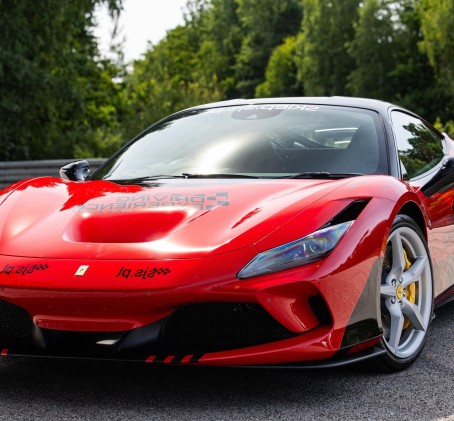 Poprowadź Ferrari F8 | 5 okrążeń | Wiele Lokalizacji