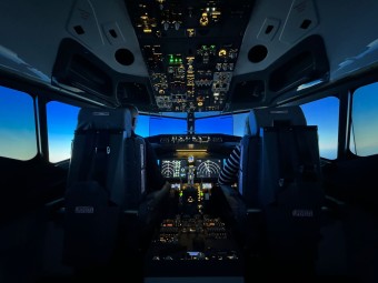 Lot w Symulatorze Boeinga 737 Max (30 minut) | Tarnowskie Góry-Prezent dla Ukochanego_P