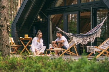 Odprężający Pobyt w Leśnym Domku (2 Noce, 2 Osoby) | Grodziec | Bajka Hotel & Resort-Prezent dla Pary_P