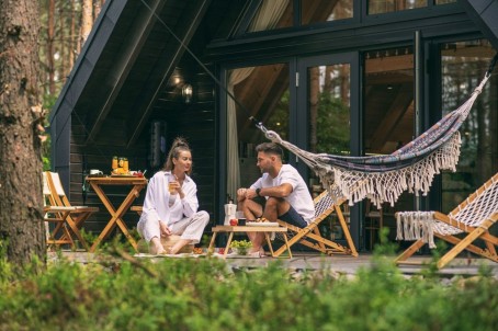 Odprężający Pobyt w Leśnym Domku (2 Noce, 2 Osoby) | Bajka Hotel & Resort | Grodziec