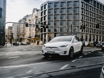 Jazda Teslą (20 minut) | Wiele Lokalizacji-Prezent dla Kobiety_P