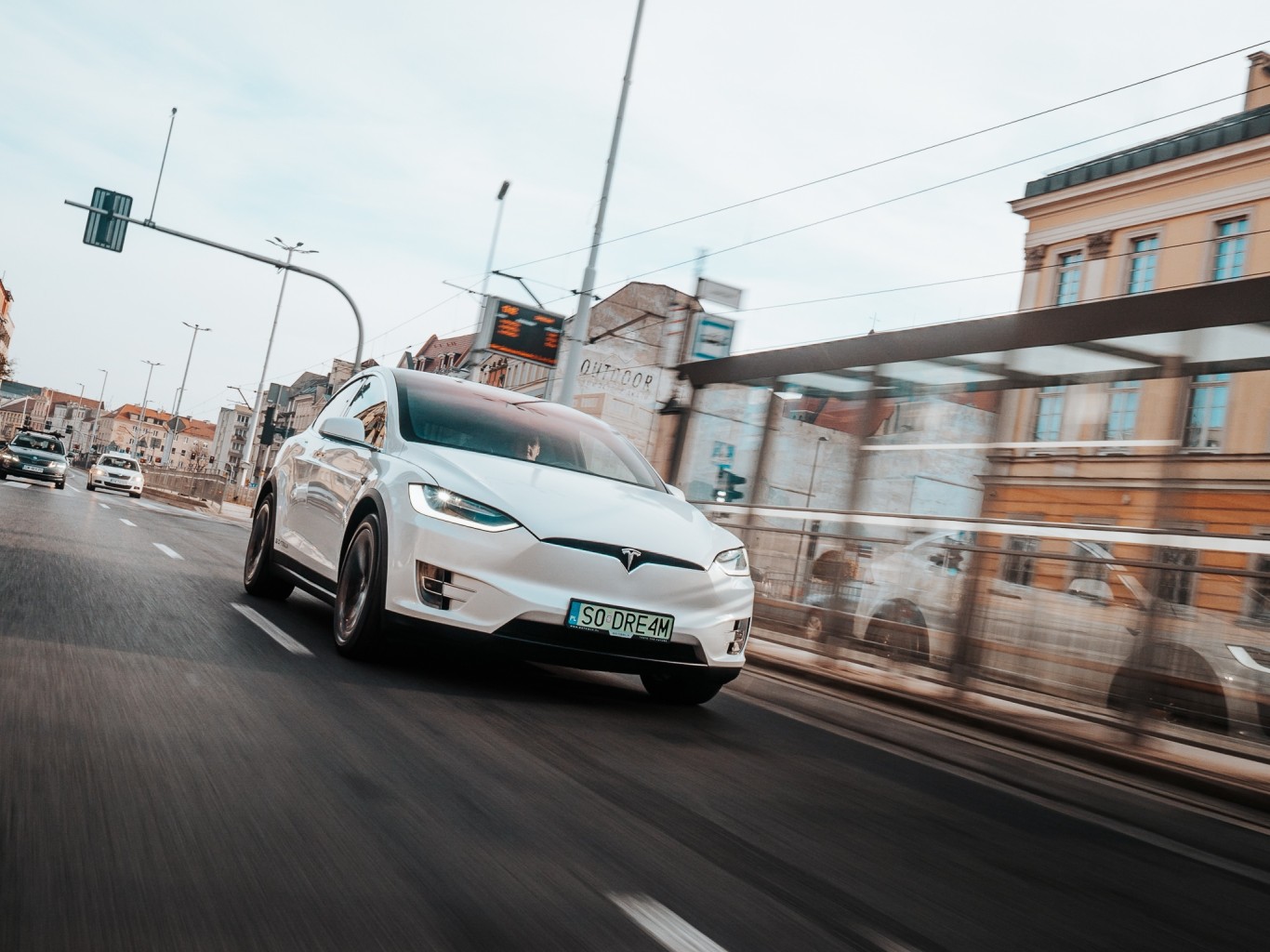 Jazda Teslą (45 minut) | Wiele Lokalizacji