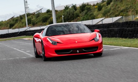 Jazda Ferrari 458 Italia | 2 okrążenia | Tor Główny Poznań